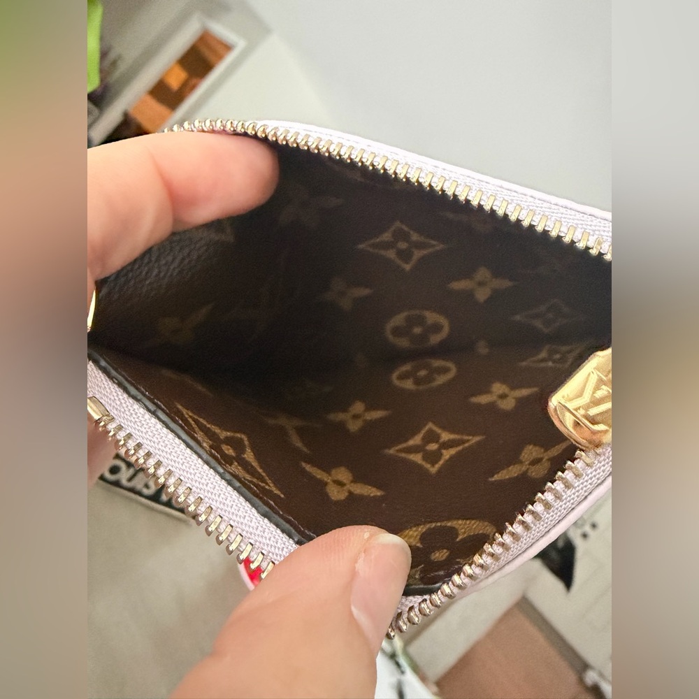 LV Neverfull BB Pouch in Misty Lilac - Picture 5 of 5